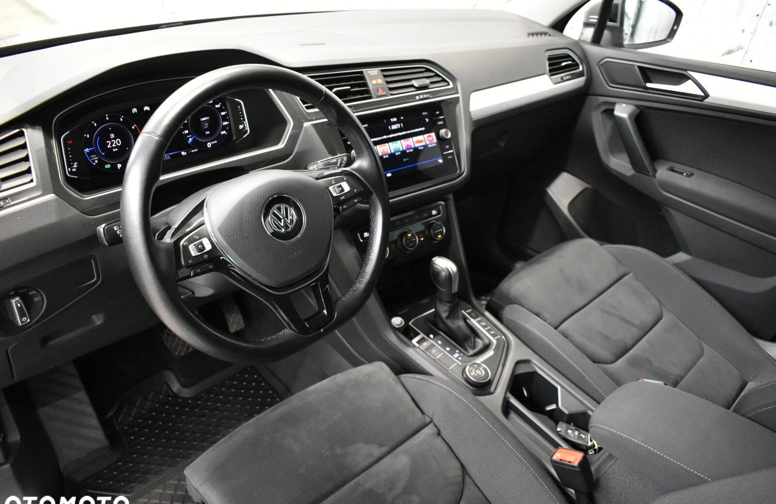 Volkswagen Tiguan cena 138900 przebieg: 90000, rok produkcji 2020 z Korfantów małe 172